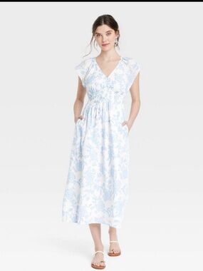 Universal Thread Light Blue Floral V-Neck Maxi Dress medium